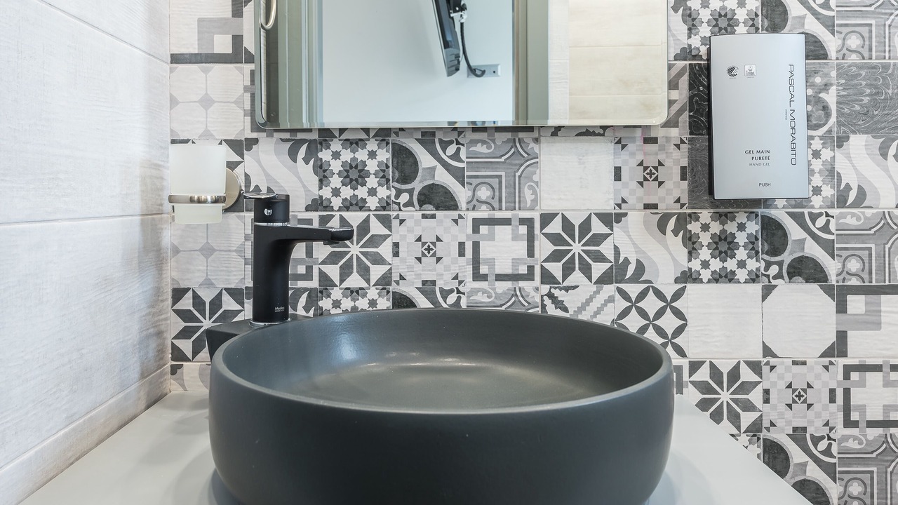 Photo of Bathroom in Exarhia