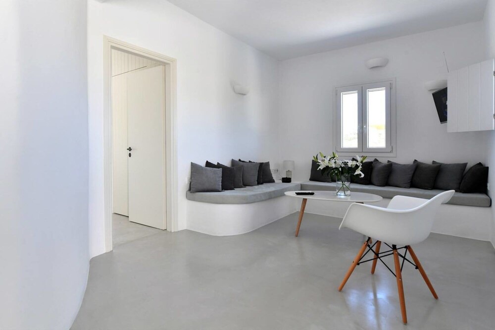 Photo of Livingroom in Nea Cryssi Akti