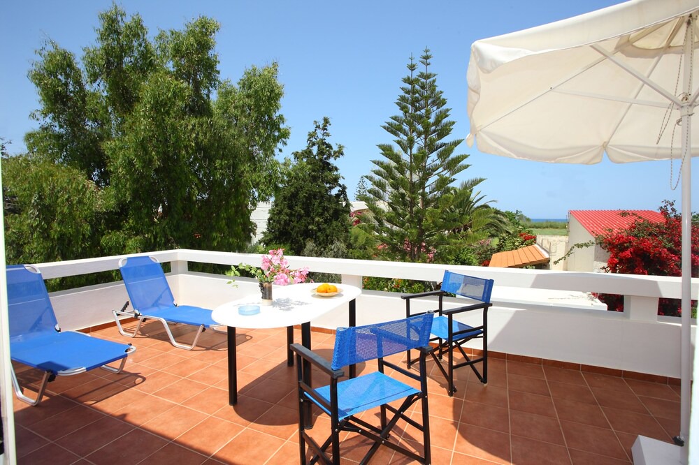 Photo of Patio Balcony in Platanes