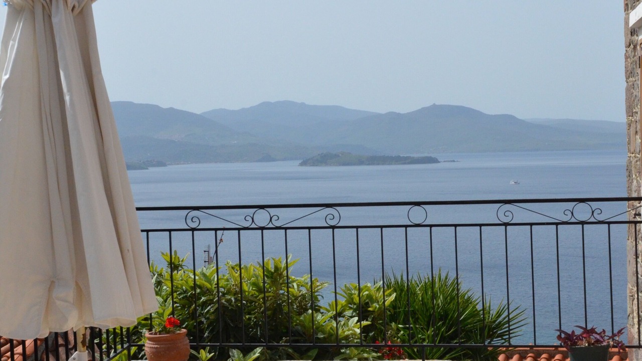 Photo of Patio Balcony in Mithimna
