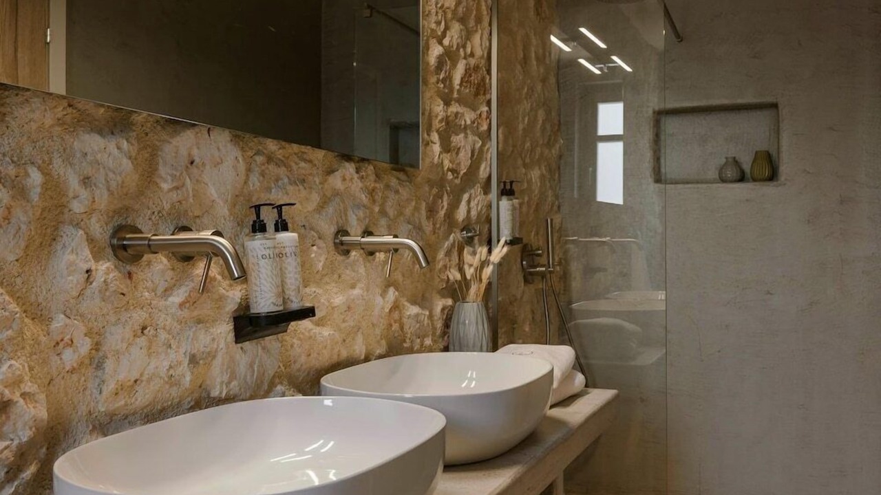 Photo of Bathroom in Frourion
