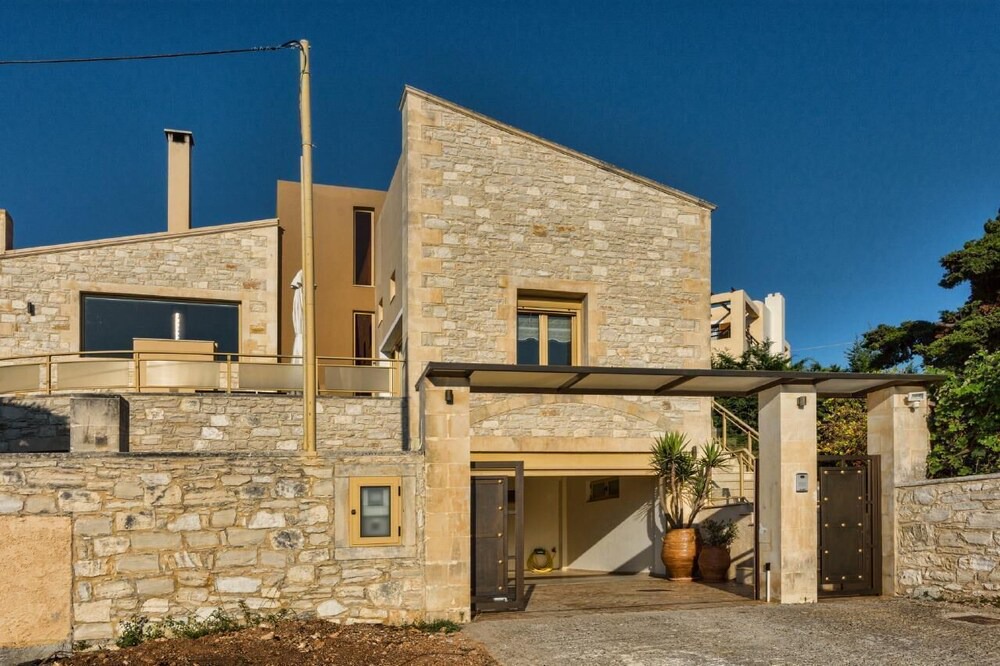 Photo of Outdoor in Roussospiti