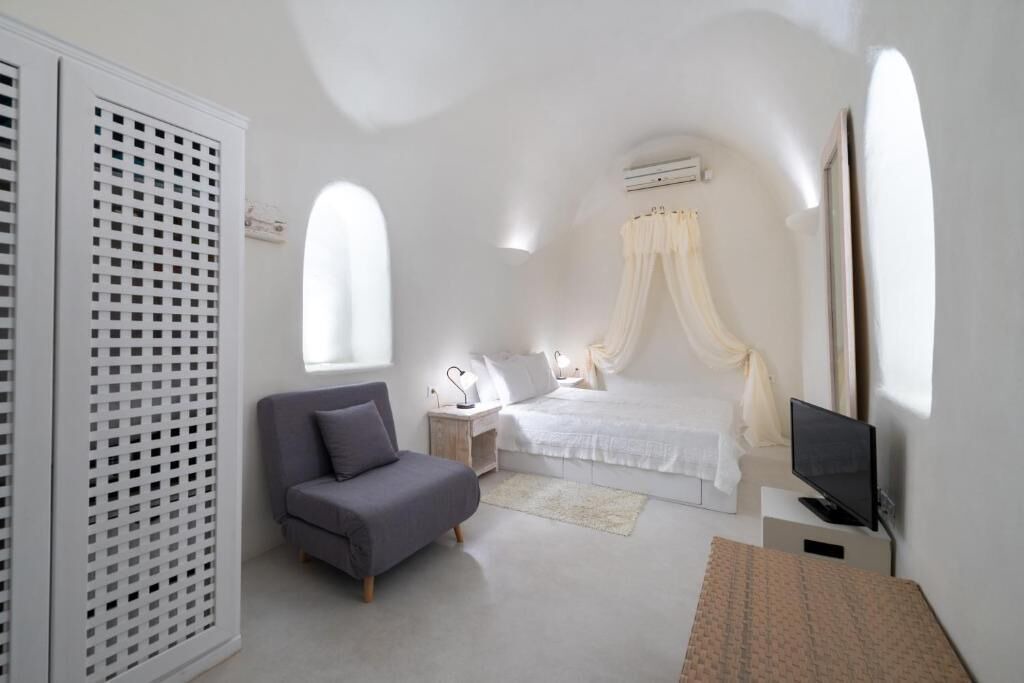 Photo of Bedroom in Fira