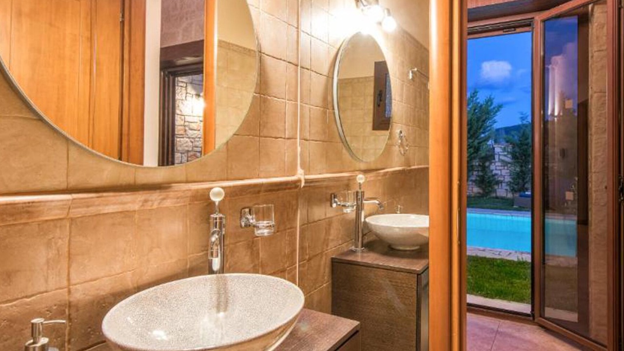 Photo of Bathroom in Gaitanion