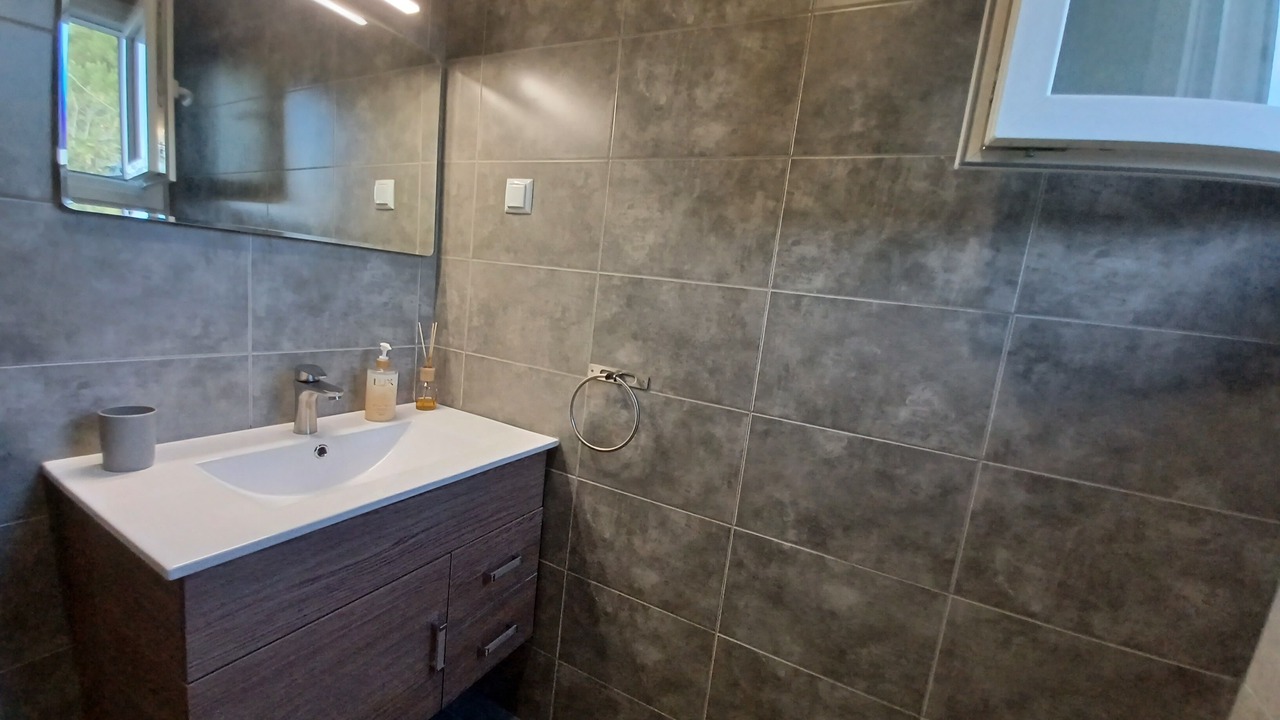 Photo of Bathroom in Katakolo
