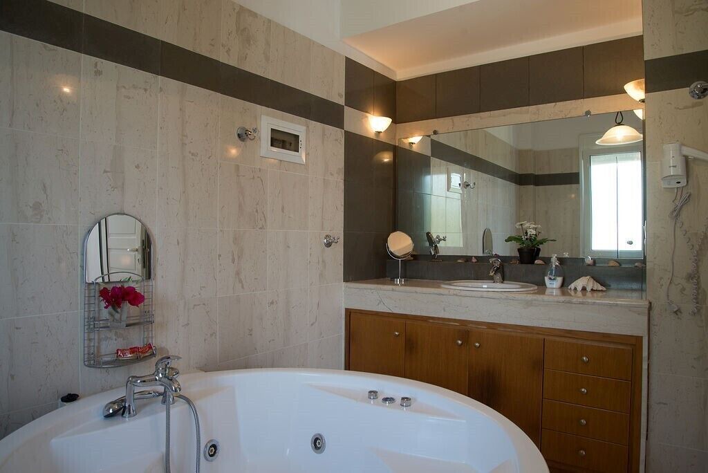 Photo of Bathroom in Achlia