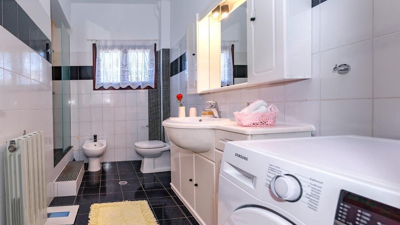 Photo of Bathroom in Maleme