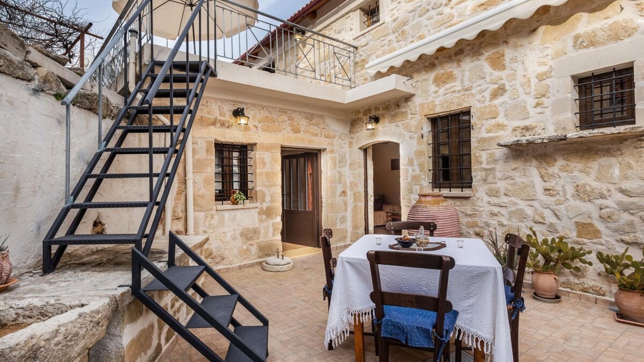 Photo of Outdoor in Tzitzifes