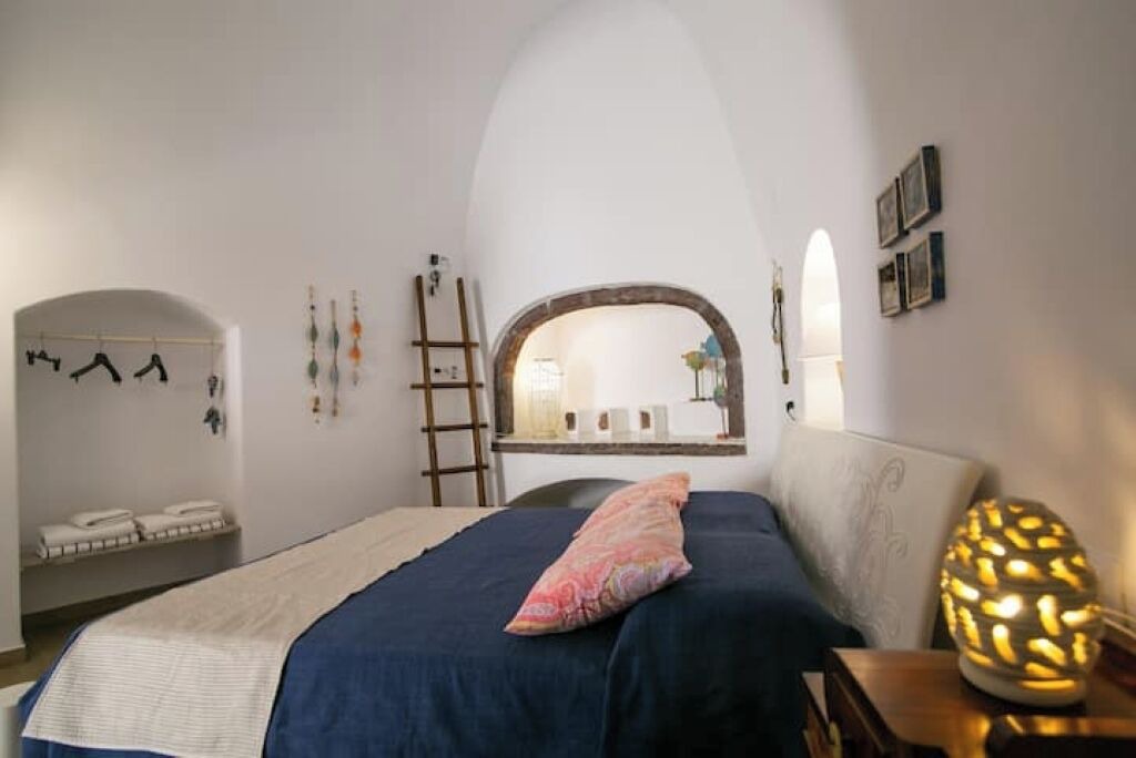 Photo of Bedroom in Oia