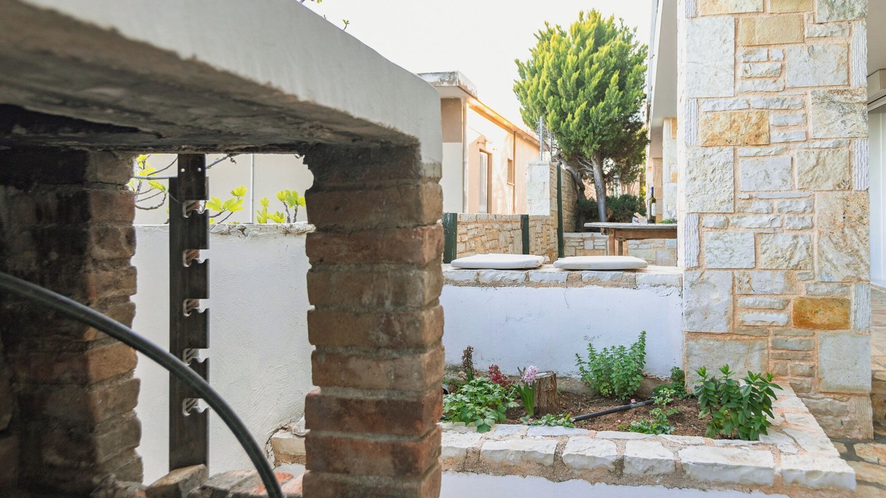 Photo of Outdoor in Kaki Thalassa