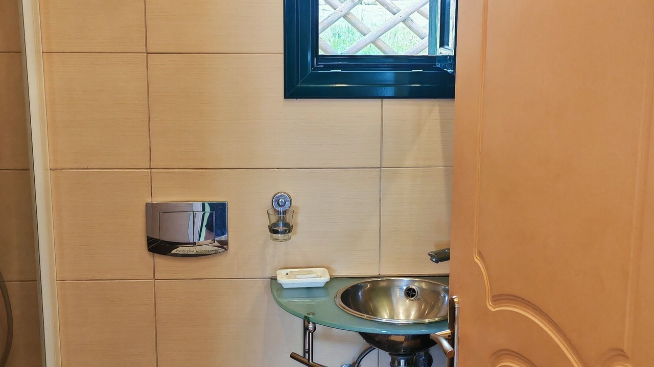 Photo of Bathroom in Leivathos