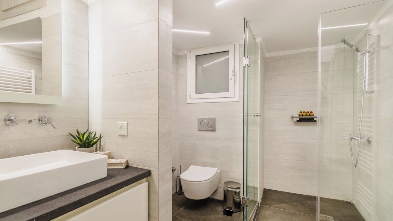Photo of Bathroom in Makrigianni
