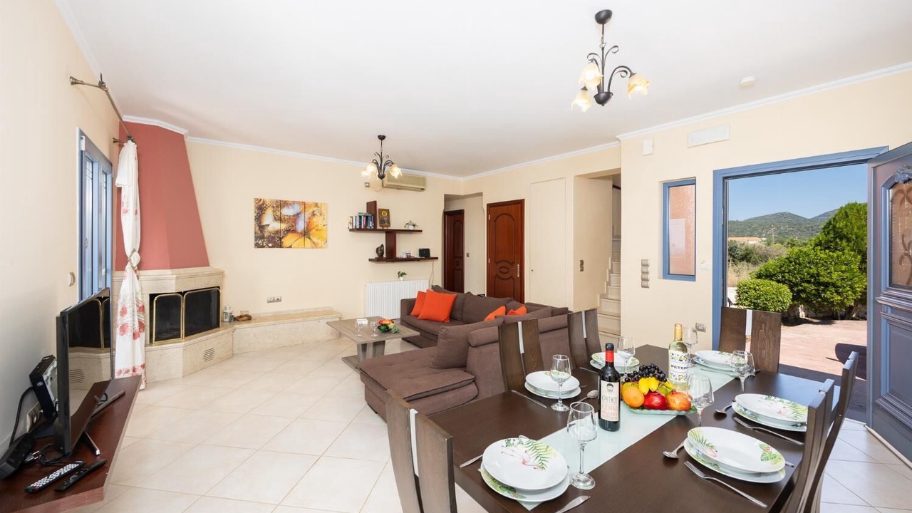 Photo of Livingroom in Karavados