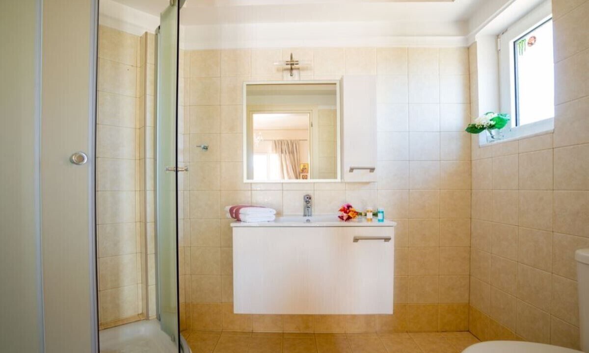 Photo of Bathroom in Gouvai