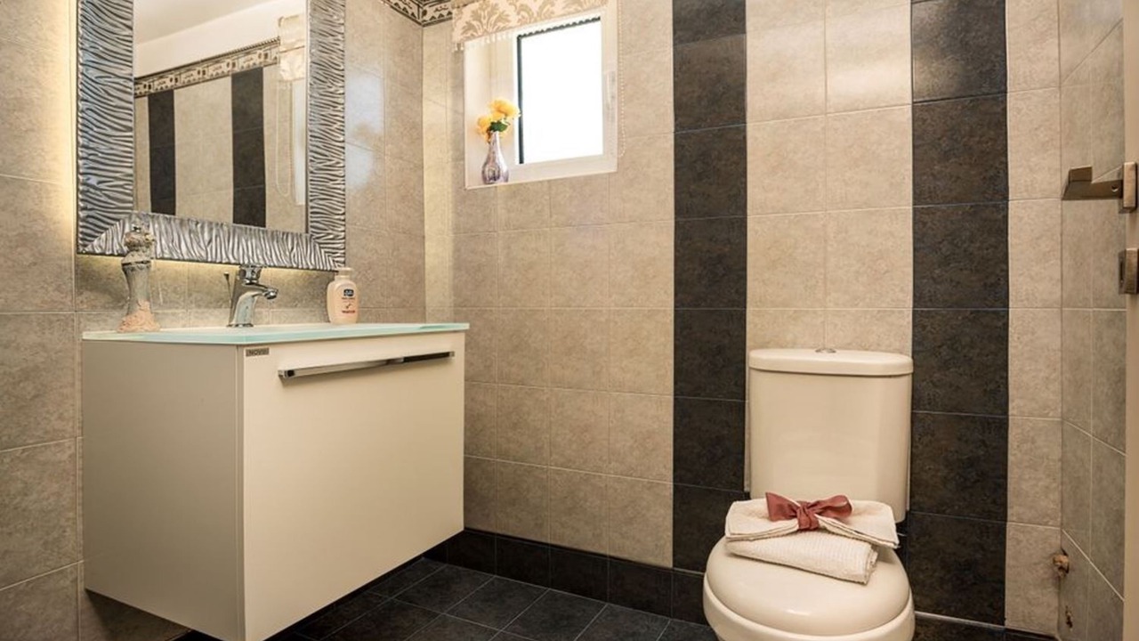 Photo of Bathroom in Gouvai