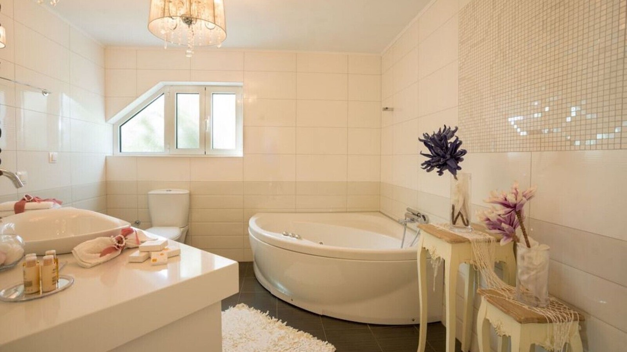 Photo of Bathroom in Gouvai