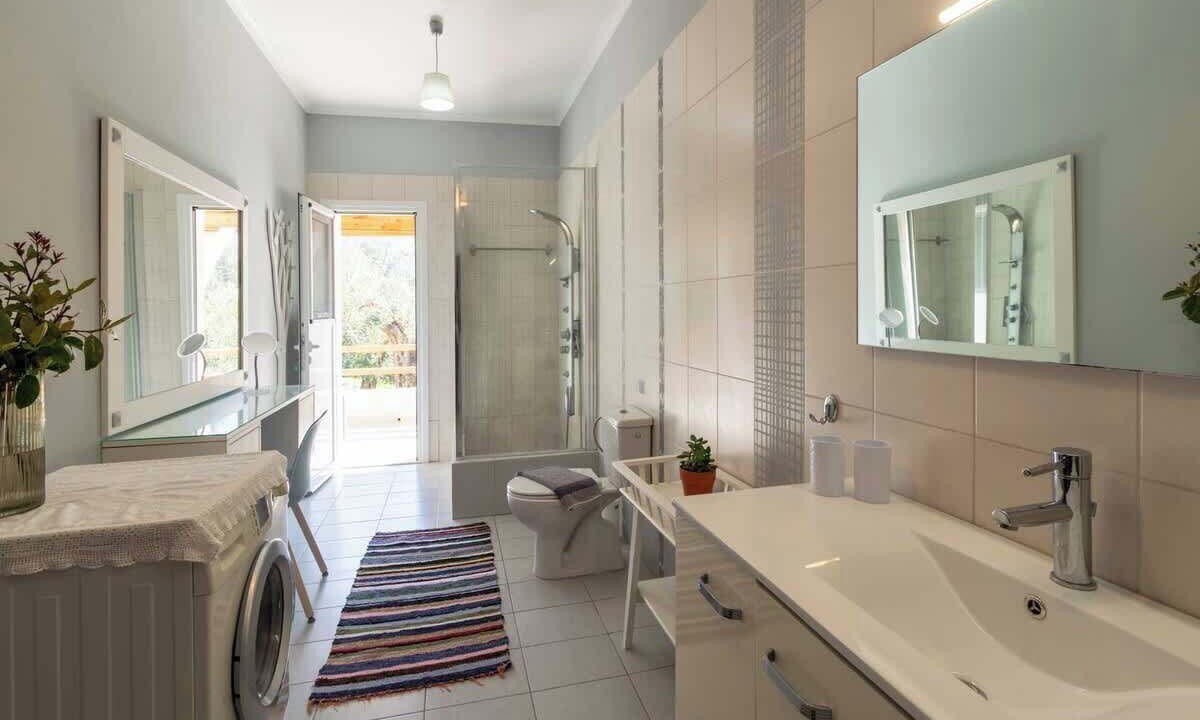 Photo of Bathroom in Vatos