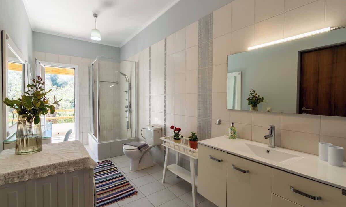 Photo of Bathroom in Vatos