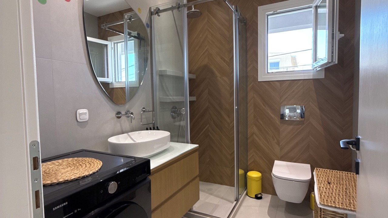 Photo of Bathroom in Marousi