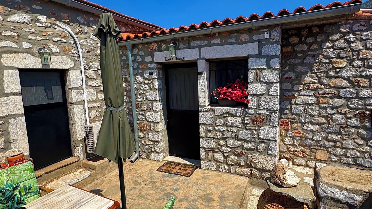 Photo of Outdoor in Omales