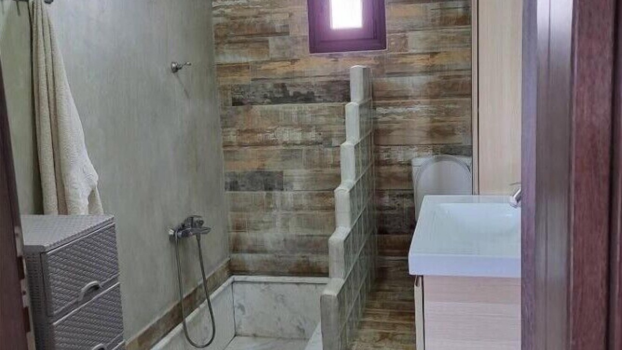 Photo of Bathroom in Alinda