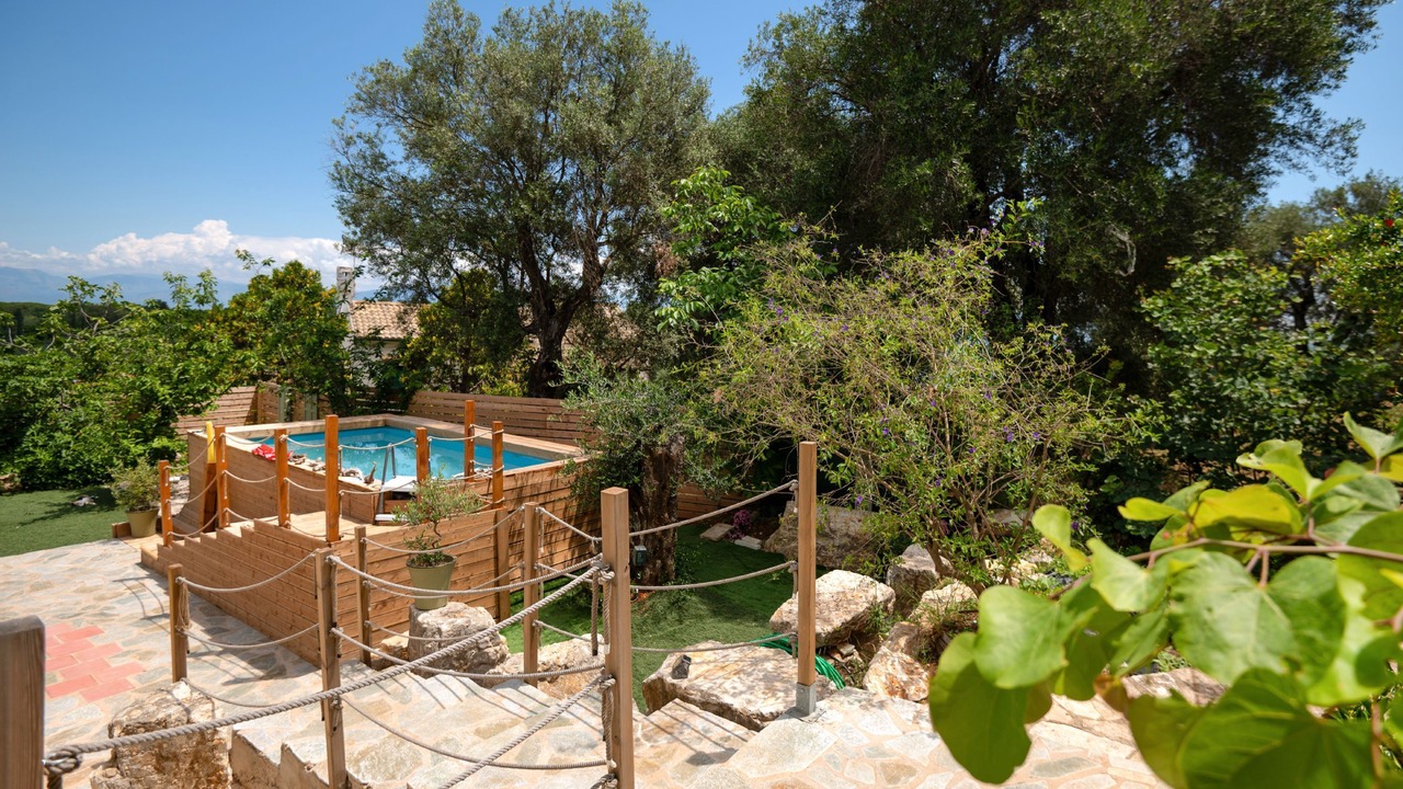 Photo of Outdoor in Petaleia