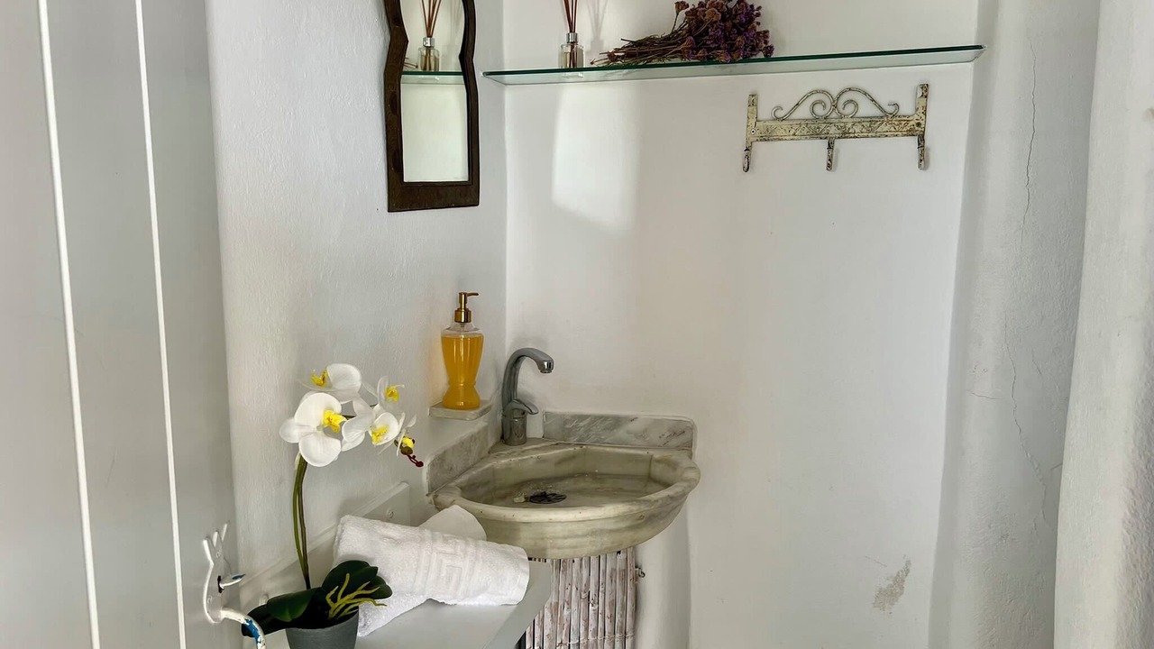 Photo of Bathroom in Tourlos
