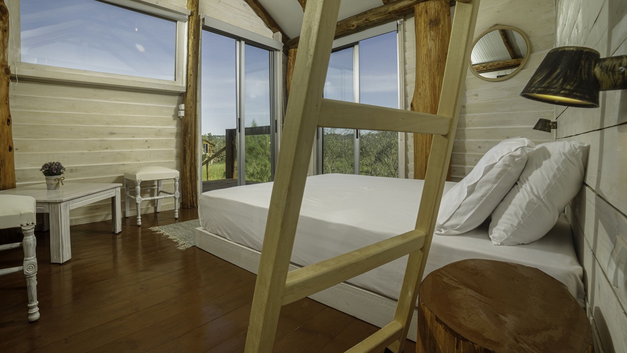 Photo of Bedroom in Neromilos