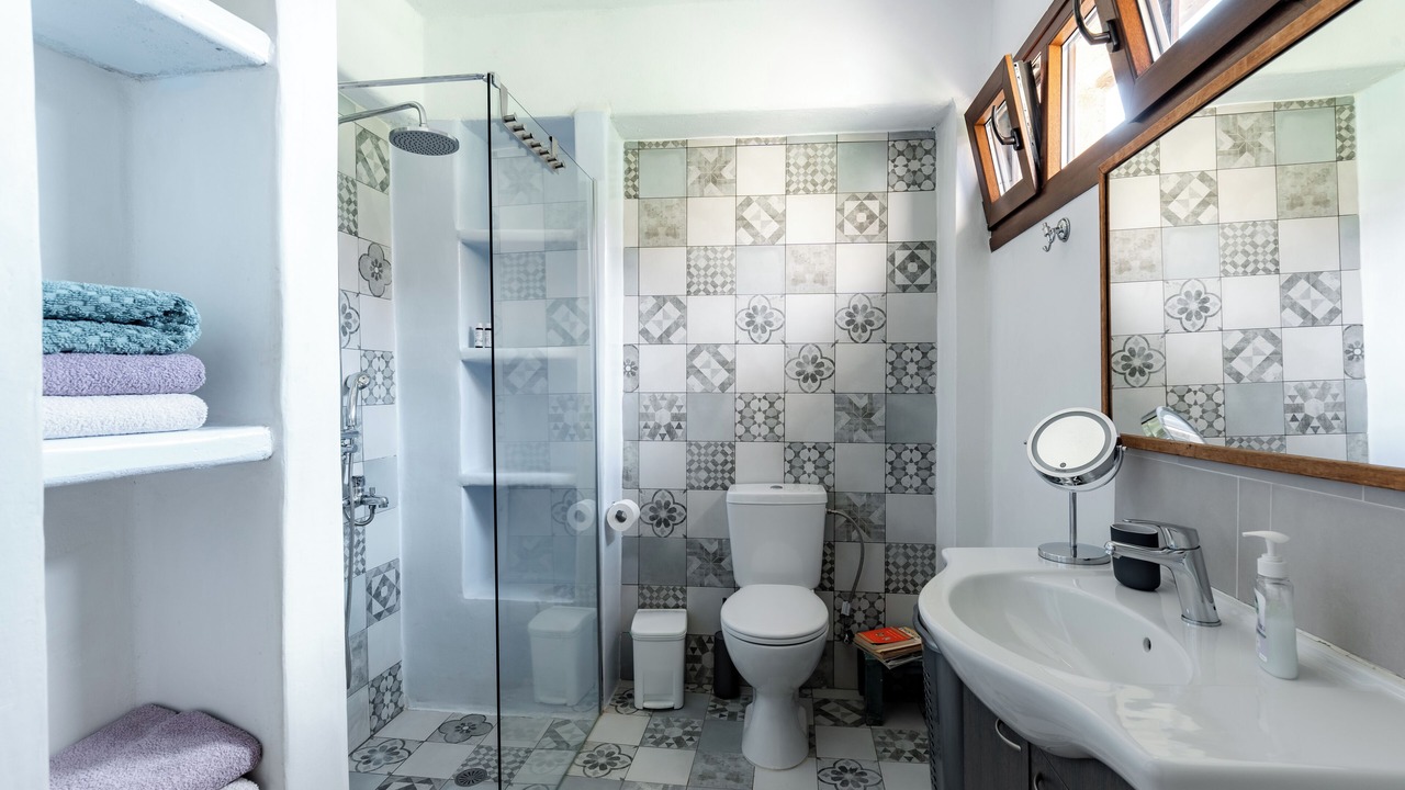 Photo of Bathroom in Parasporos