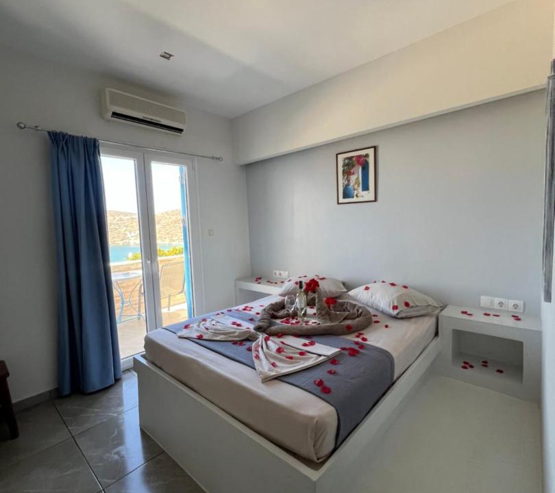Photo of Bedroom in Ios Town