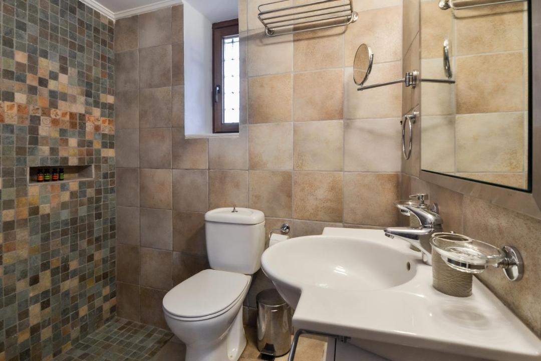 Photo of Bathroom in Plepi