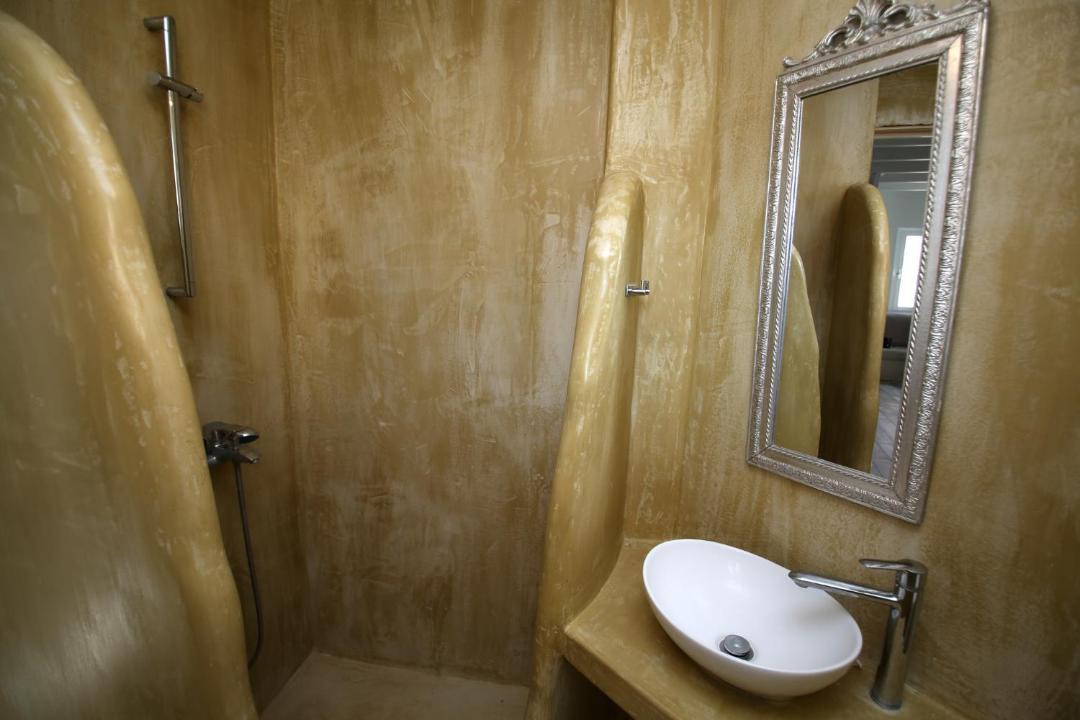 Photo of Bathroom in Paleopolis