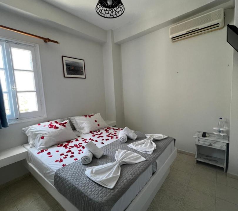 Photo of Bedroom in Ios Town