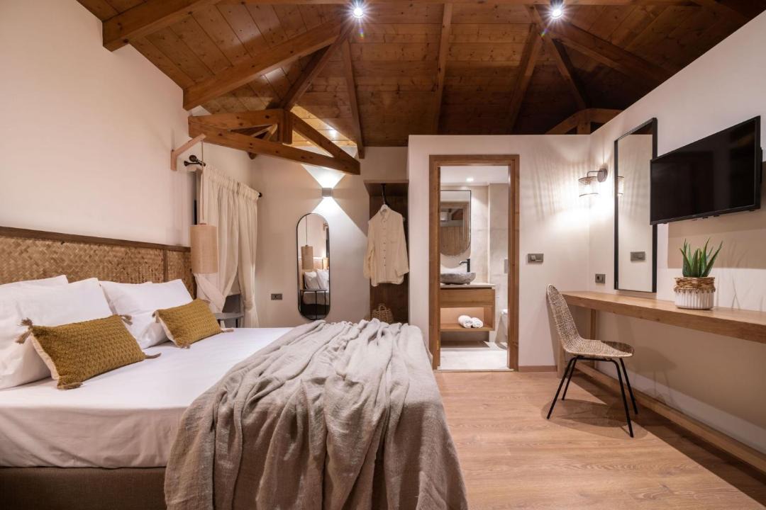 Photo of Bedroom in Pigadhakia