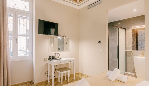 Hypatia Executive Triple Room Ground Floor