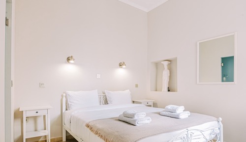Anyte- Deluxe Double Room 2nd Floor