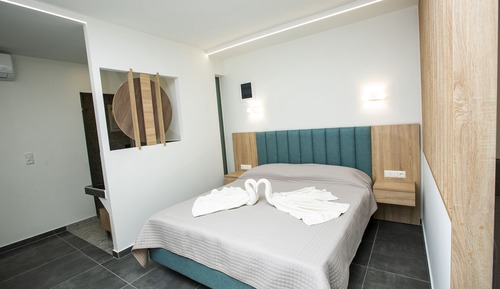 Deluxe Studio Suite