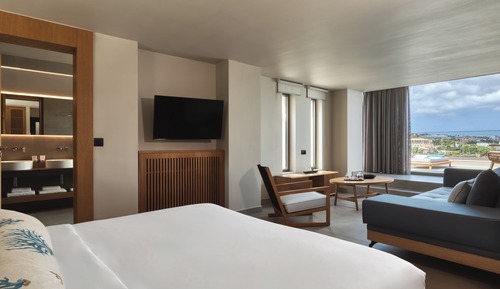 Sapphire Executive Suite with Outdoor Heated Plunge Pool & Hydromassage - Sea View