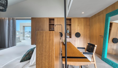 Emerald Executive Suite with Outdoor Heated Plunge Pool & Hydromassage - Sea View