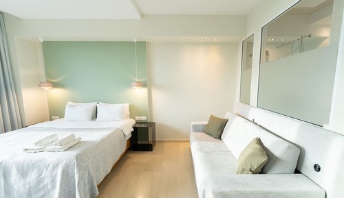 Deluxe Studio Suite, 1 Queen Bed with Sofa bed, Jetted Tub, Sea View