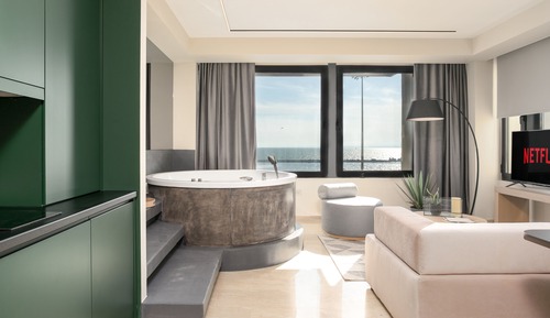 Superior Studio Suite, Jetted Tub, Sea View