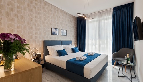 Deluxe Room, Hot Tub, City View