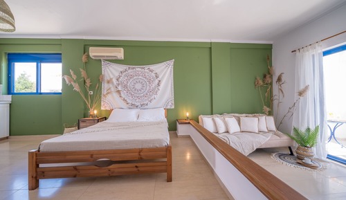 Studio (3 Adults)
