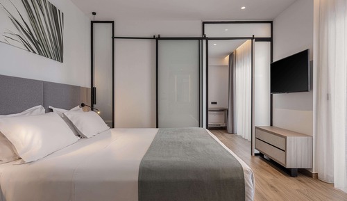 Grand Superior Room