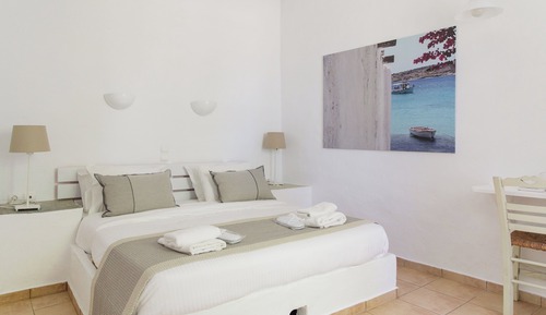 The Superior family apartment with garden and sea view