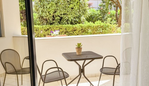 Garden Semi Basement Studio