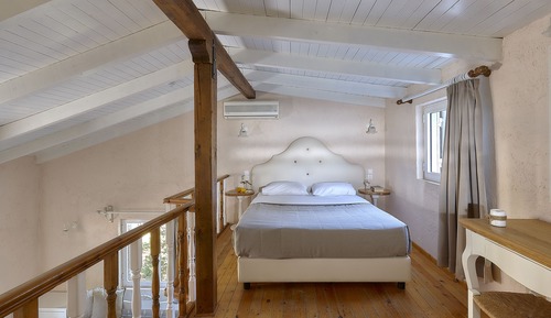 Room (Maisonette)