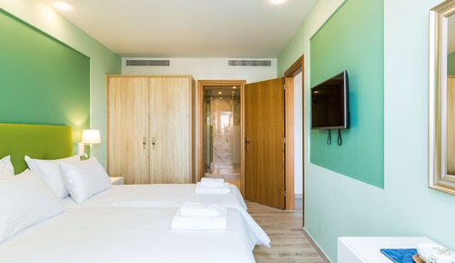 Top Floor - Wide Sea View