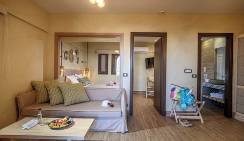 Luxury One Bedroom Suite Inland View