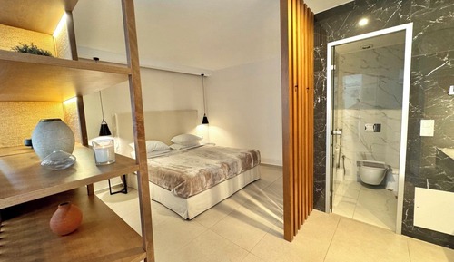Deluxe Studio Suite